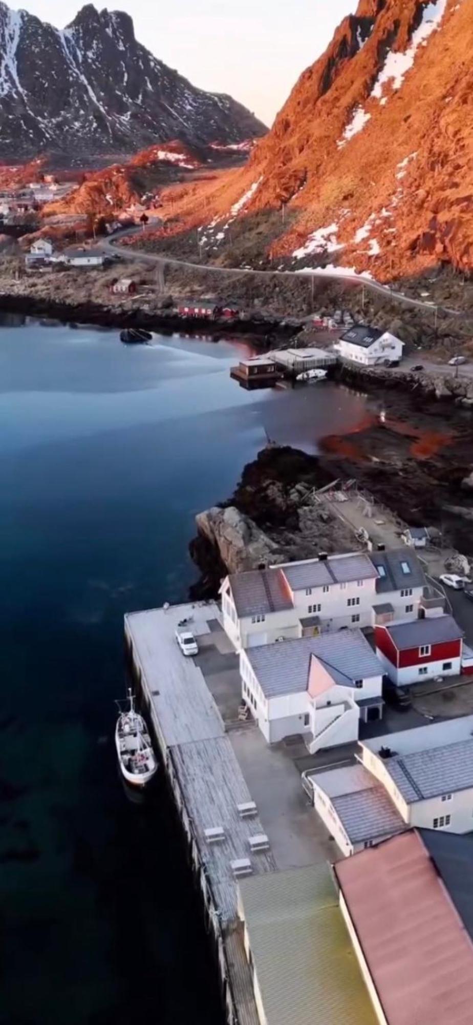 Lofoten Sea Lodge Sennesvik Exterior photo